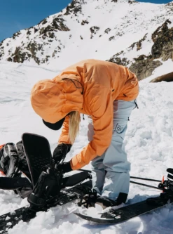 Burton AK Upshift GORE-TEX 2L Wmns Jacket - Salmon Buff -Ski Gear Shop upshiftgore tex2lwmn 55bn40b4.vxu